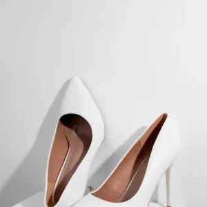 Classic Mary Jane Heels – White, Size 9, Velvety Suede
